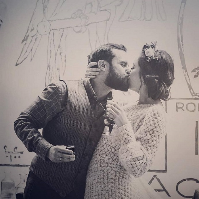 Телеведущая Даша Малахова показала трогательные свадебные фото